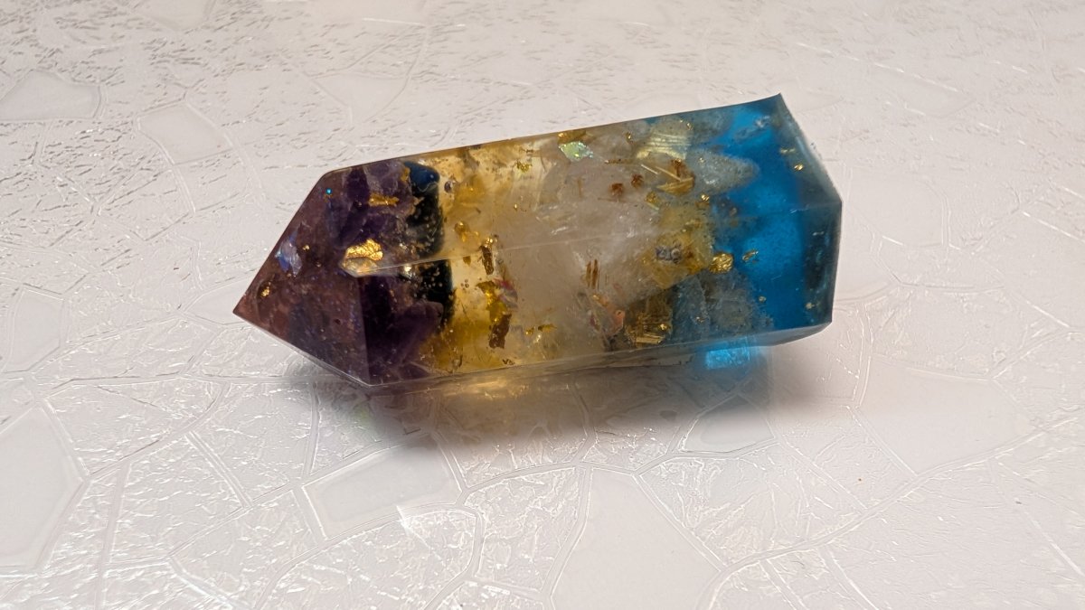 光の源晶 ― オーラポイントレジンアート